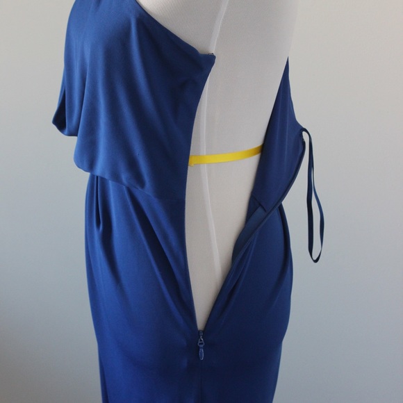 SOLD-🌷HOST PICK🌷BCBG Floor Length Gown - Picture 8 of 8